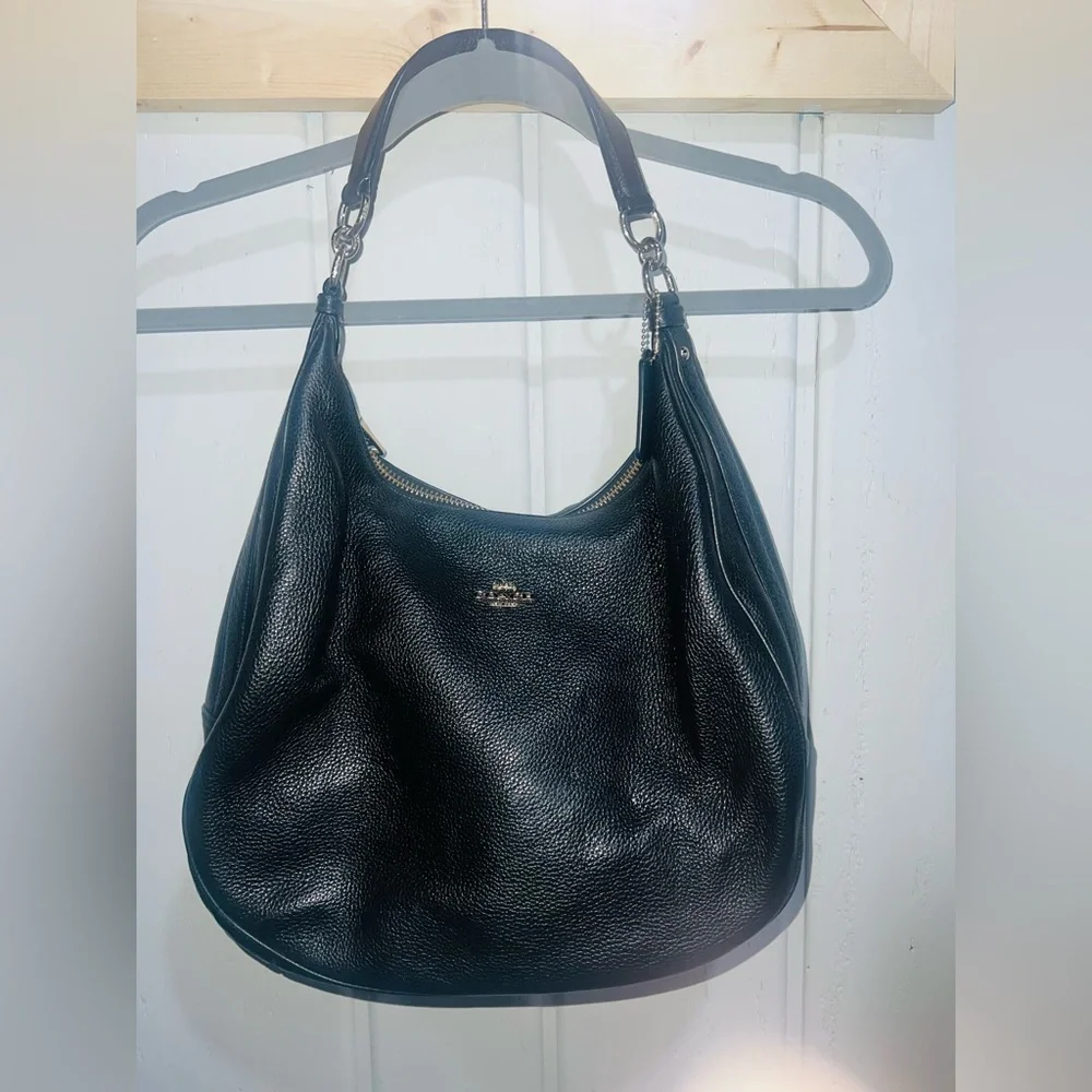 Coach Harley Hobo bag, black pebbled leather EUC - Picture 2 of 7